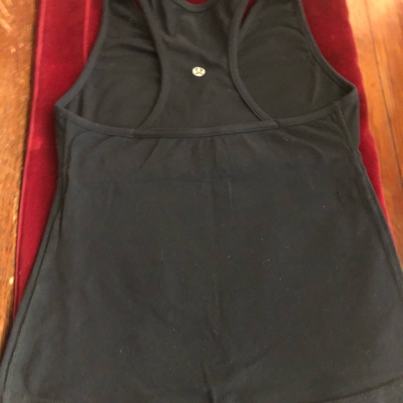 Lululemon tank (no padding) - Picture 2 of 2